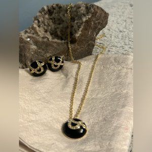 Beautiful Vintage Necklace and Earring Set